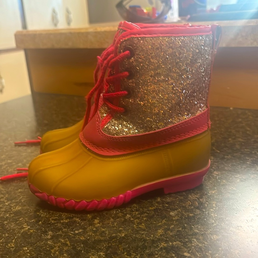 Little girls size 8 pink glitter boots